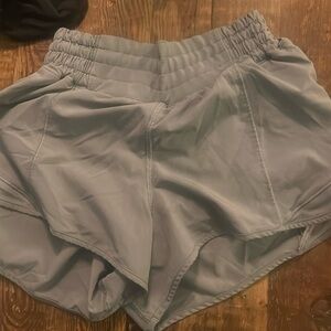 Lululemon hotty hot high rise 2.5 inch size 2